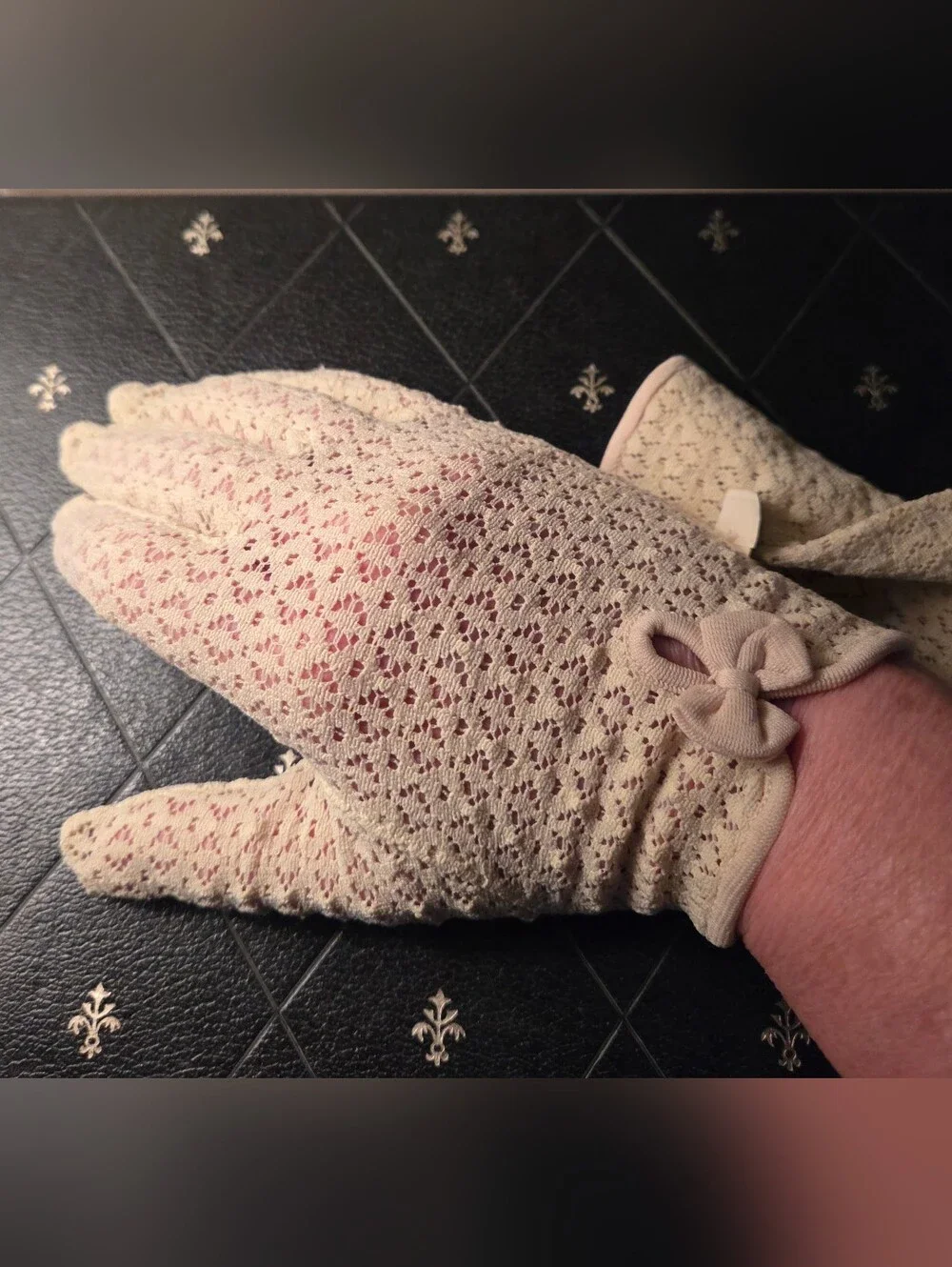 Vintage 1950s Ladies Stretch Nylon Gloves. New With Tags. Made In Japan.